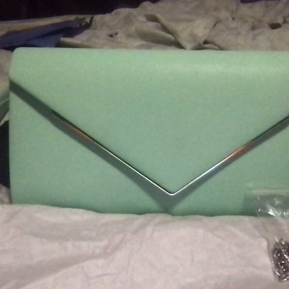 Arden pastel green summer clutch - Picture 9 of 14